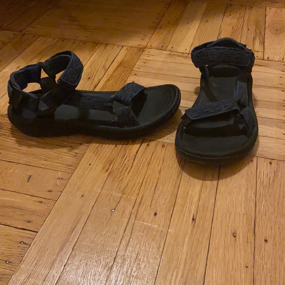 Teva Hurriance. Size 8.